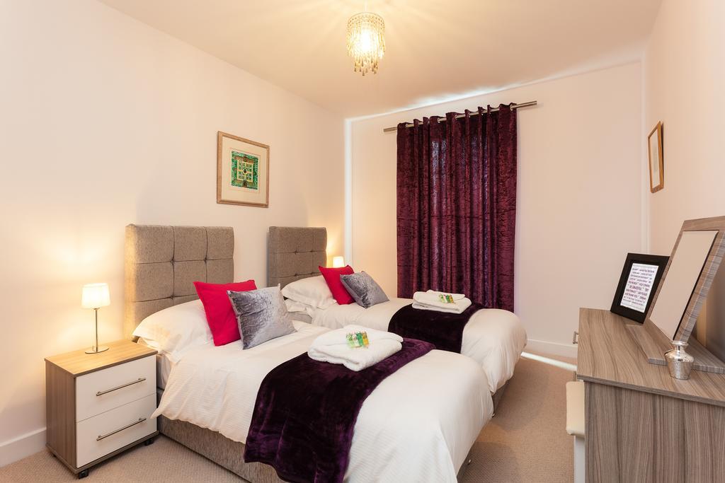 Self-Contained Town Centre One Bedroom Apartments By Helmswood Serviced Apartments Redhill  Esterno foto