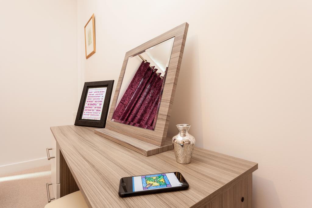 Self-Contained Town Centre One Bedroom Apartments By Helmswood Serviced Apartments Redhill  Esterno foto