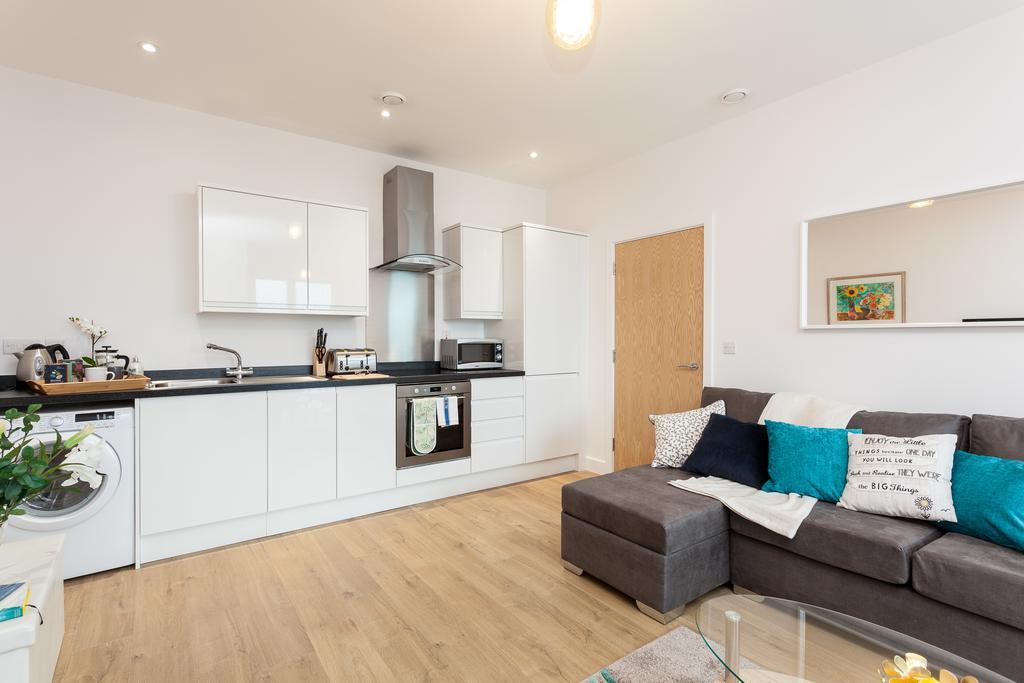 Self-Contained Town Centre One Bedroom Apartments By Helmswood Serviced Apartments Redhill  Esterno foto
