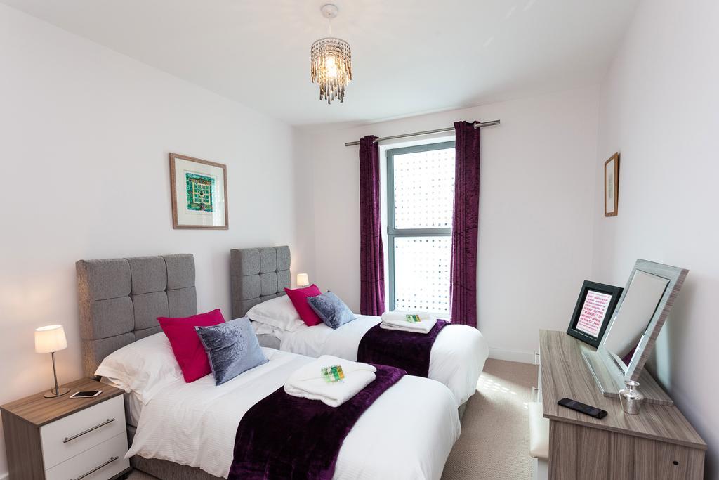 Self-Contained Town Centre One Bedroom Apartments By Helmswood Serviced Apartments Redhill  Esterno foto