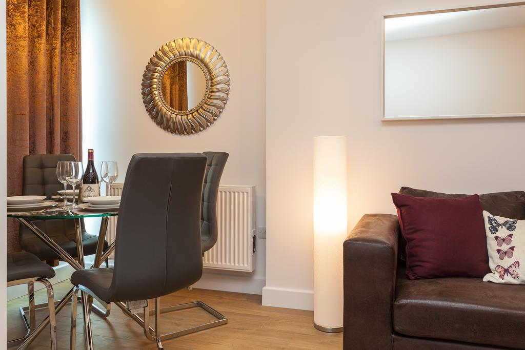 Self-Contained Town Centre One Bedroom Apartments By Helmswood Serviced Apartments Redhill  Esterno foto