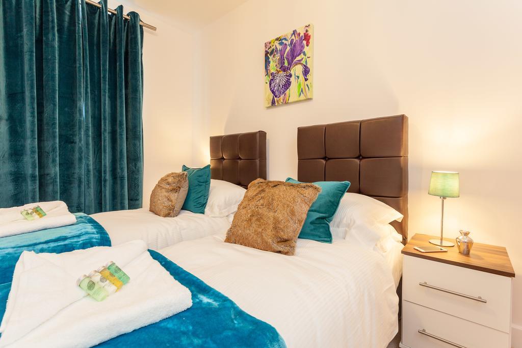 Self-Contained Town Centre One Bedroom Apartments By Helmswood Serviced Apartments Redhill  Esterno foto