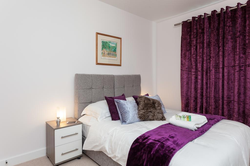 Self-Contained Town Centre One Bedroom Apartments By Helmswood Serviced Apartments Redhill  Esterno foto