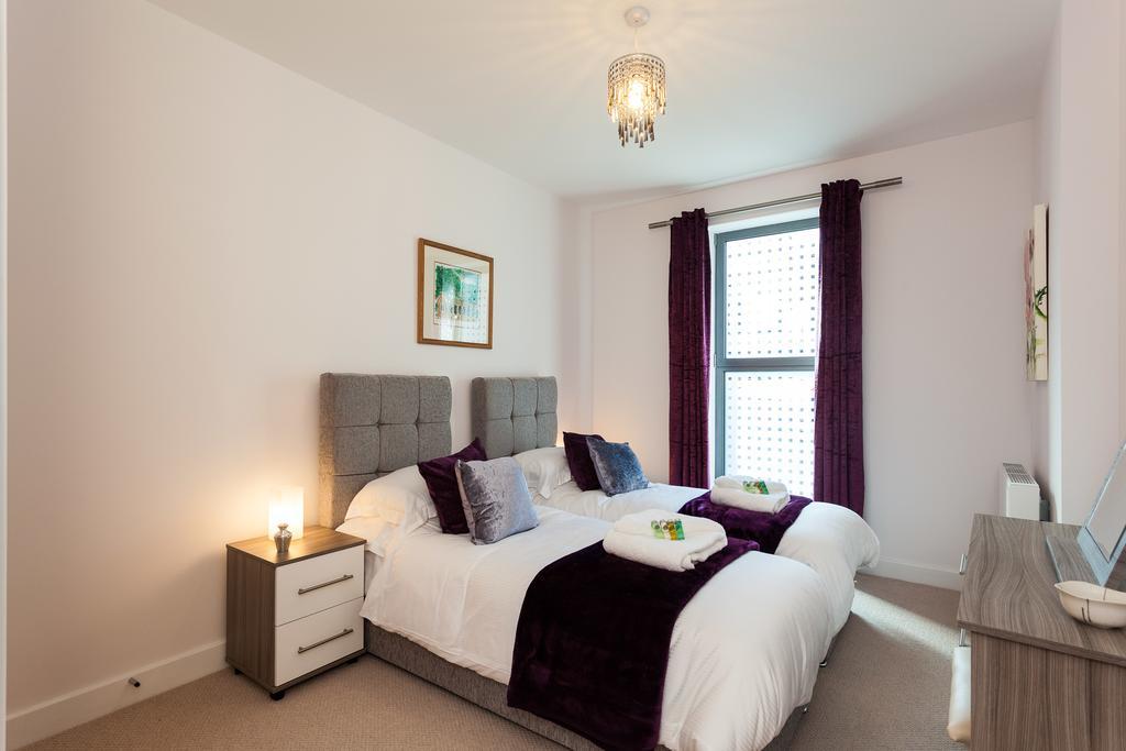 Self-Contained Town Centre One Bedroom Apartments By Helmswood Serviced Apartments Redhill  Esterno foto
