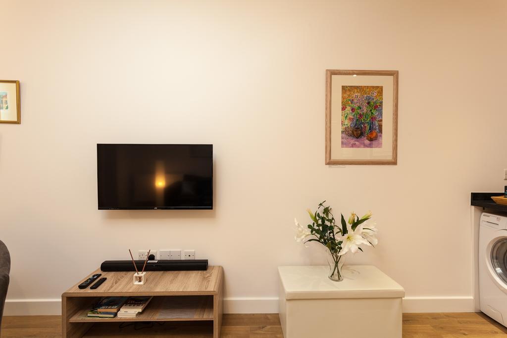 Self-Contained Town Centre One Bedroom Apartments By Helmswood Serviced Apartments Redhill  Esterno foto