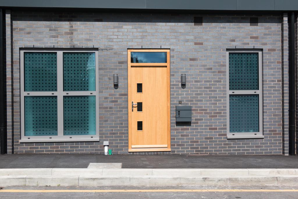 Self-Contained Town Centre One Bedroom Apartments By Helmswood Serviced Apartments Redhill  Esterno foto