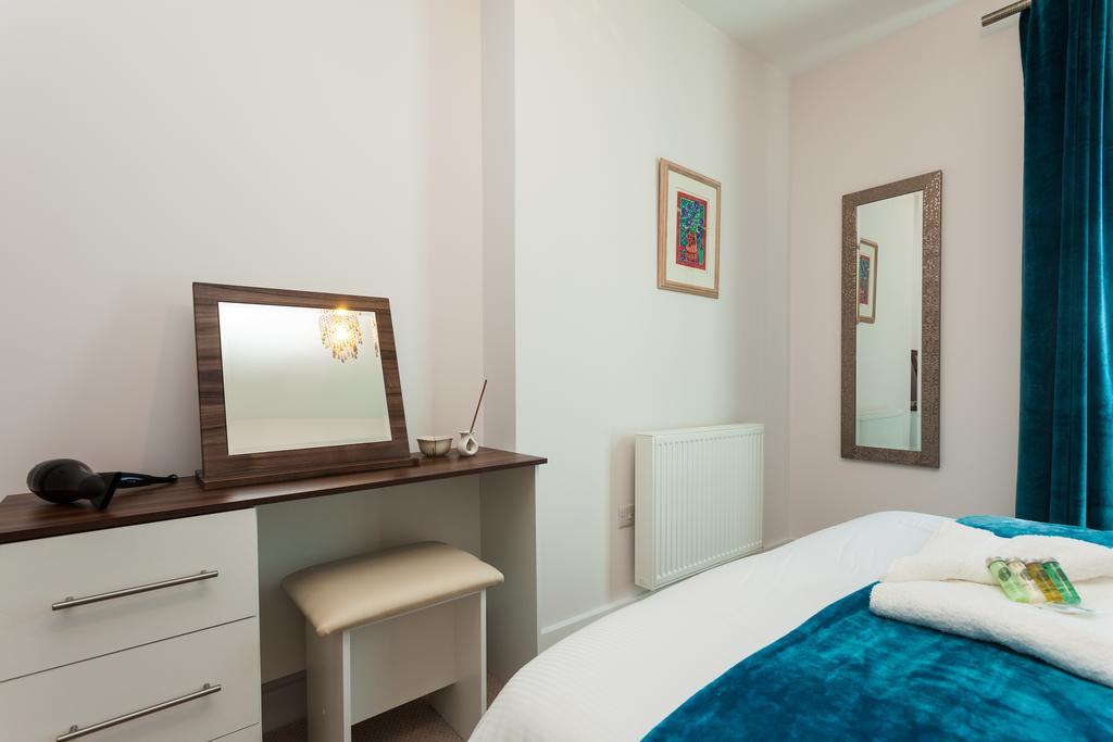Self-Contained Town Centre One Bedroom Apartments By Helmswood Serviced Apartments Redhill  Esterno foto