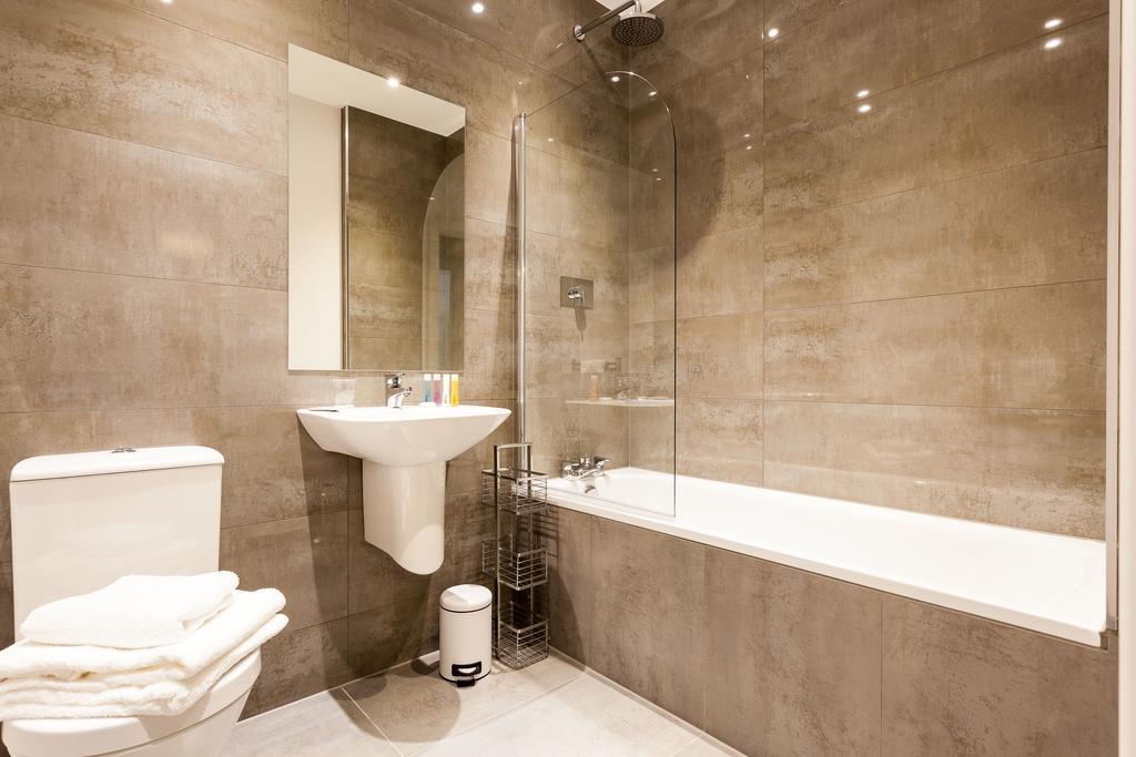 Self-Contained Town Centre One Bedroom Apartments By Helmswood Serviced Apartments Redhill  Esterno foto