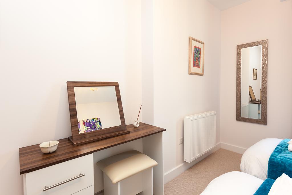 Self-Contained Town Centre One Bedroom Apartments By Helmswood Serviced Apartments Redhill  Esterno foto